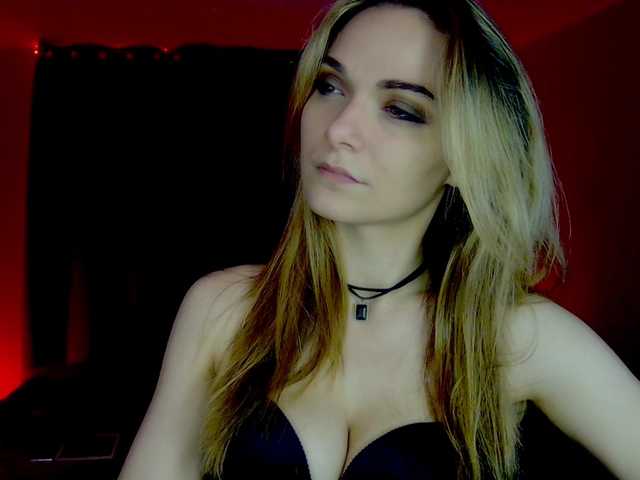 roseredgoddess's BongaCams show and profile