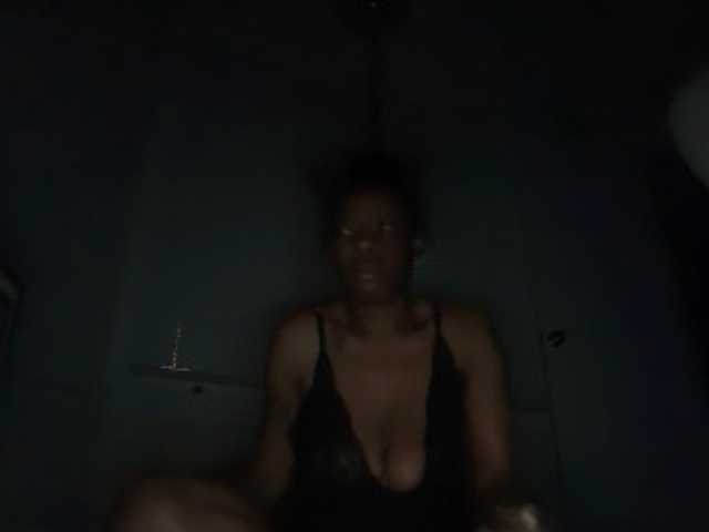 le modèle DelightfulDark est en webcam porno dans un show sur le site bongacams, il possède les tags suivants: Ebony,Brunette,Trimmed