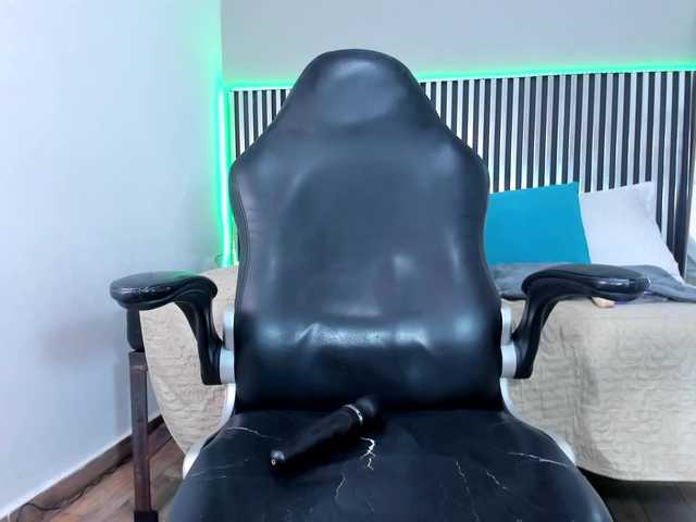 le modèle StaceyWhite est en webcam porno dans un show sur le site bongacams, il possède les tags suivants: Latino/Hispanic,Brunette,Shaved