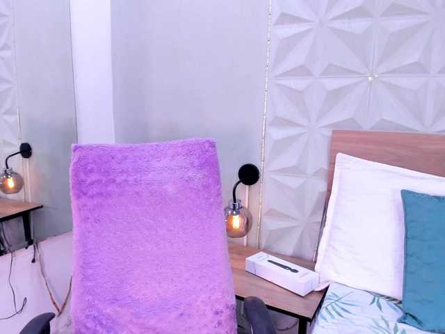 StaceyWhite live cam profile