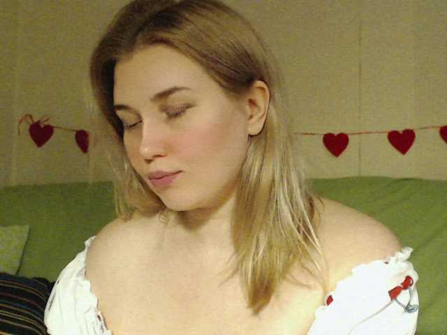 le modèle _LILKA_ est en webcam porno dans un show sur le site bongacams, il possède les tags suivants: White/Caucasian,Blonde,Shaved