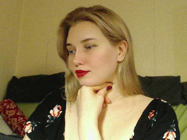  MissLilyAbrams chat room