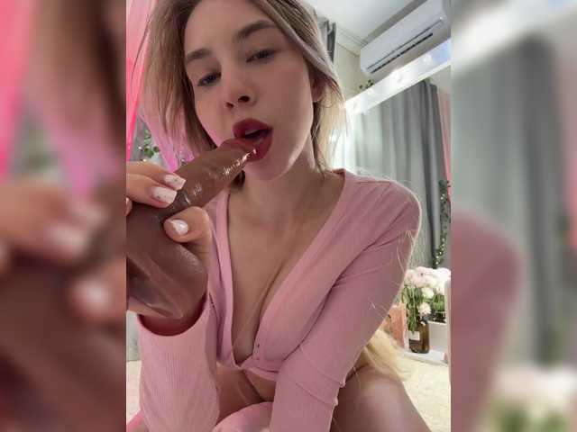 EmmaCrystall Live Webcam on BongaCams