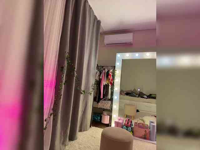adult random cam EmmaCrystall