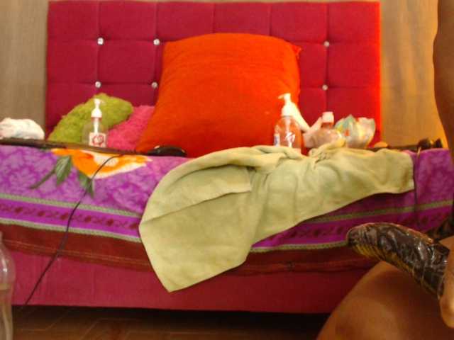 SWETTBROWN's BongaCams show and profile