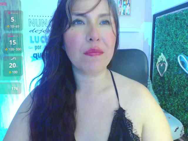 Evelyn-mature19 webcam