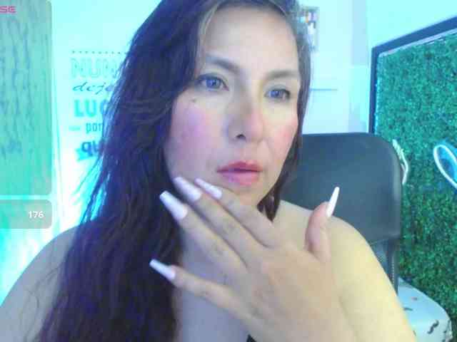 Evelyn-mature19 webcam