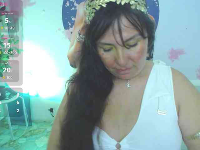 Evelyn-mature19