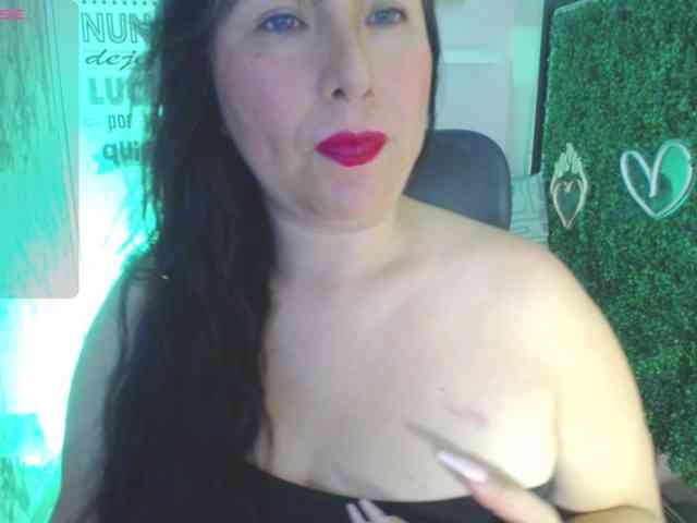 Evelyn-mature19 webcam