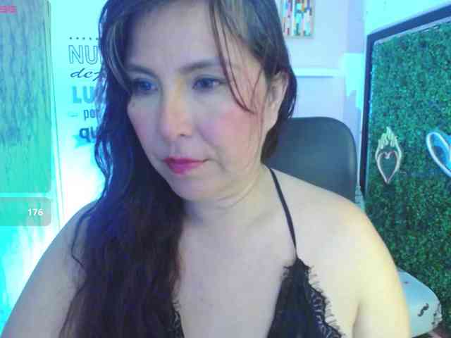 Evelyn-mature19 webcam