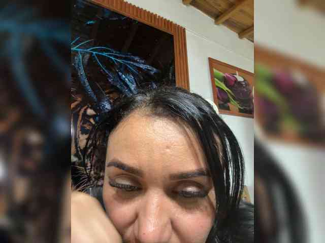 anyelobo23 Live Webcam on BongaCams