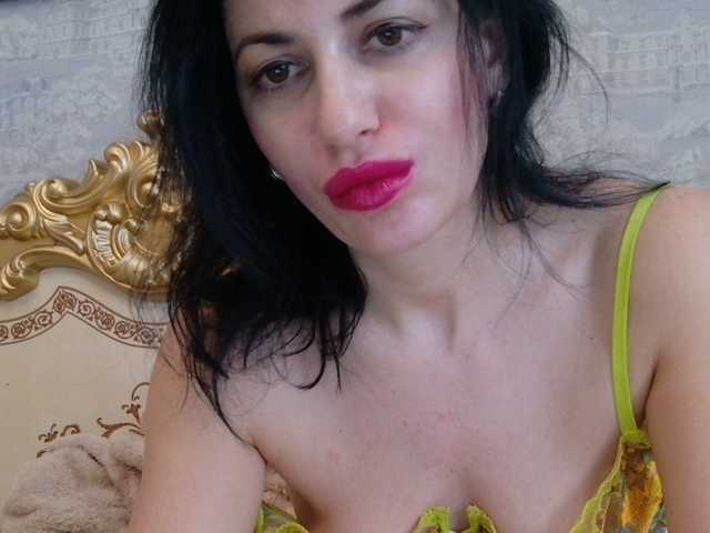 Rosalinda37's BongaCams show and profile