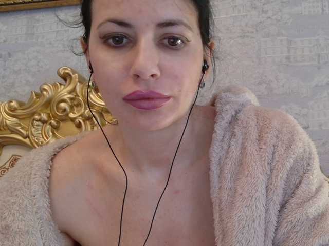 Rosalinda37's BongaCams show and profile