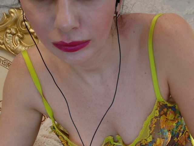Rosalinda37's BongaCams show and profile