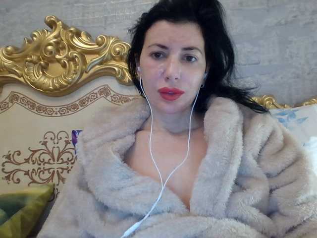 Profile and Statistics for Rosalinda37 on BongaCams