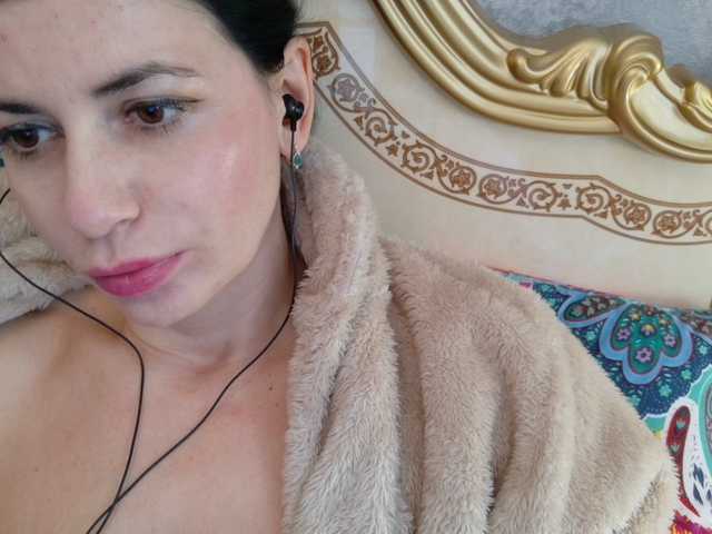 Rosalinda37 webcam