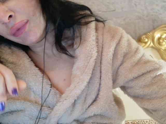Rosalinda37 webcam