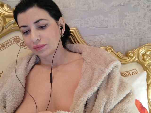 Rosalinda37 webcam