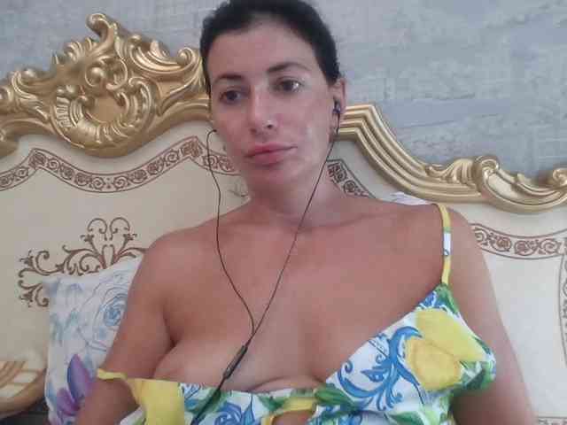 Rosalinda37 webcam