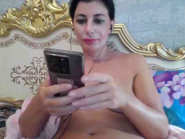 Rosalinda37 webcam