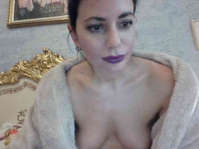 Rosalinda37 webcam