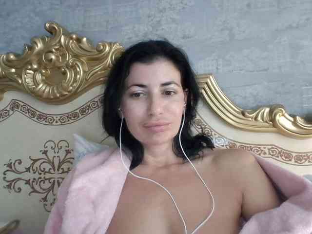 Rosalinda37 webcam