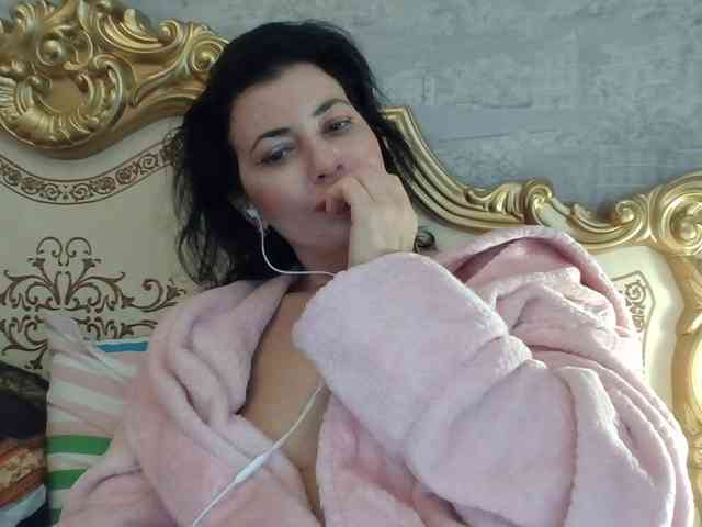 Rosalinda37 webcam