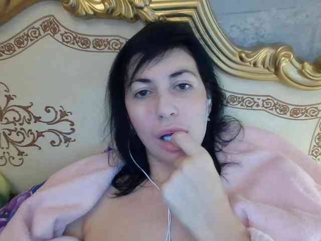 Rosalinda37 webcam
