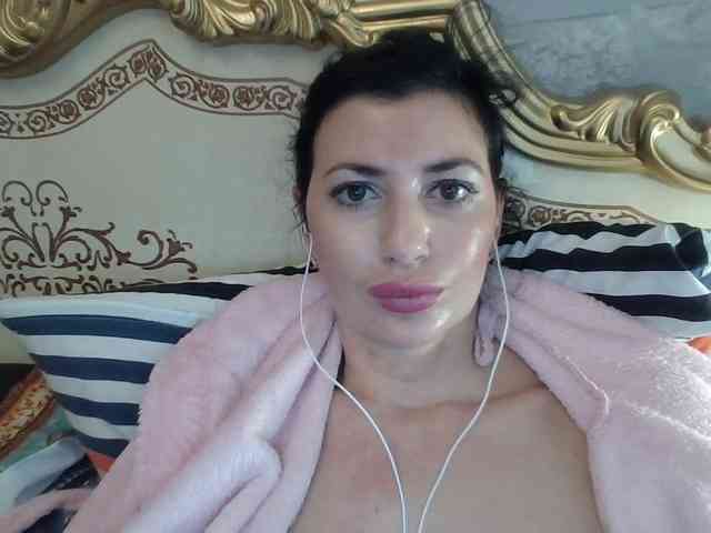 Rosalinda37 webcam