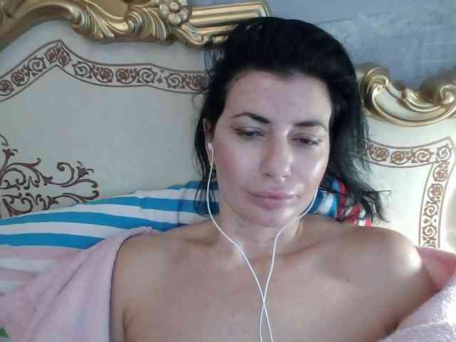 Rosalinda37 webcam