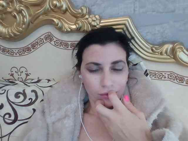 Rosalinda37 webcam