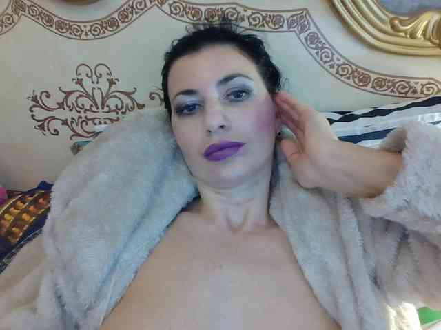 Rosalinda37 webcam