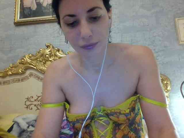 Rosalinda37 webcam