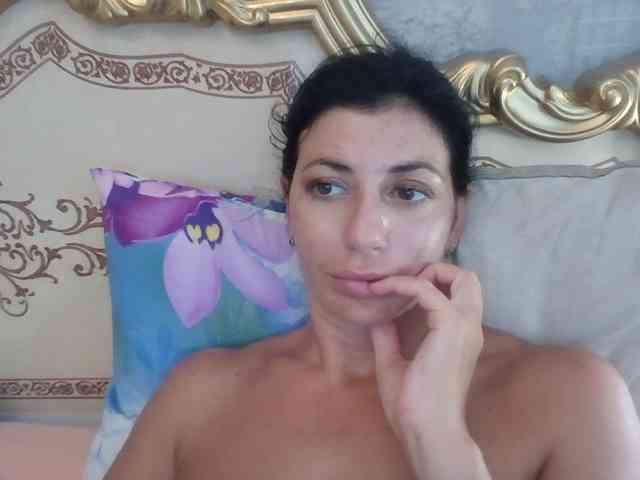 Rosalinda37 webcam