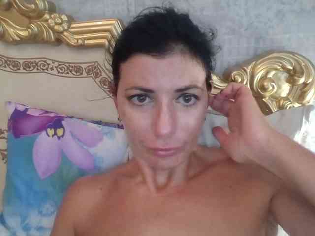 Rosalinda37 webcam