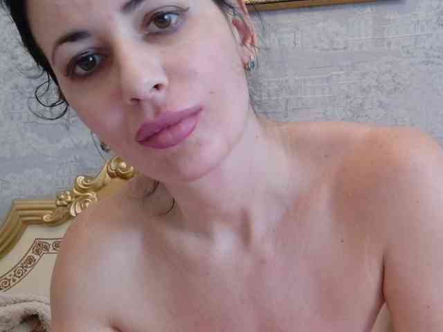 Rosalinda37 webcam