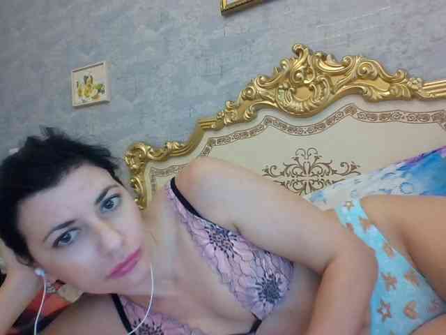 Rosalinda37 webcam