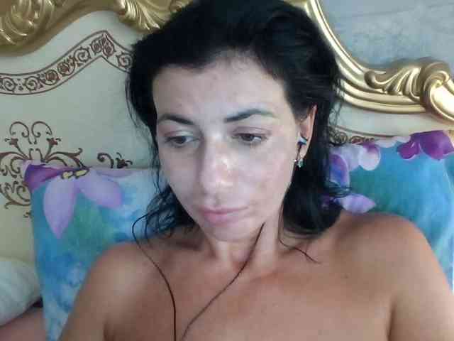 Rosalinda37 webcam