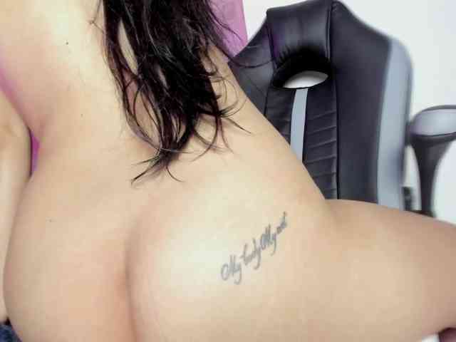 Roxxana-cute webcam