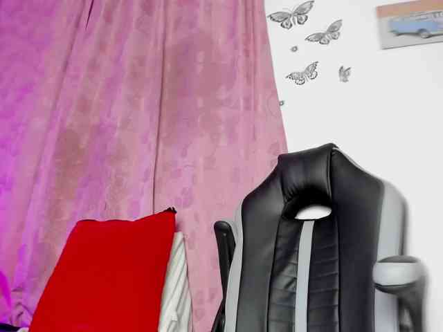 Roxxana-cute webcam