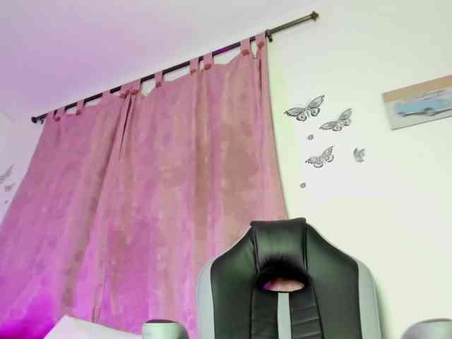 Roxxana-cute webcam