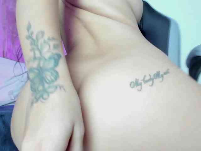 Roxxana-cute webcam