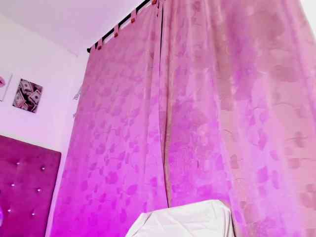 crystal-burbano's webcam live show