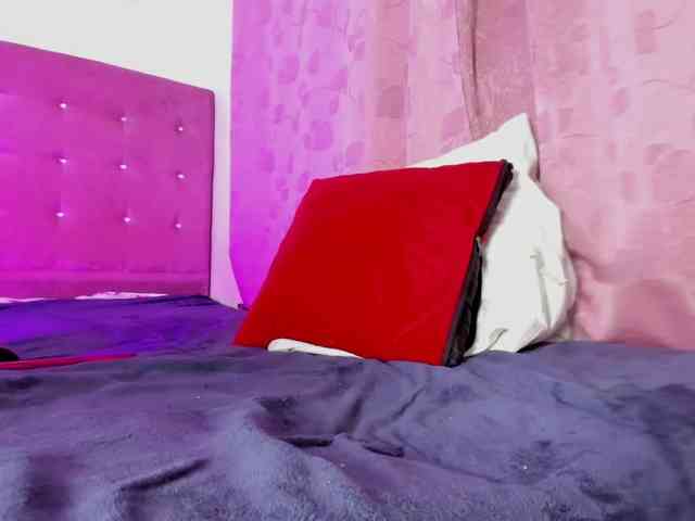 Roxxana-cute webcam
