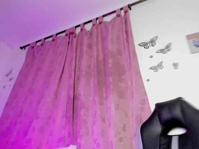 Roxxana-cute webcam