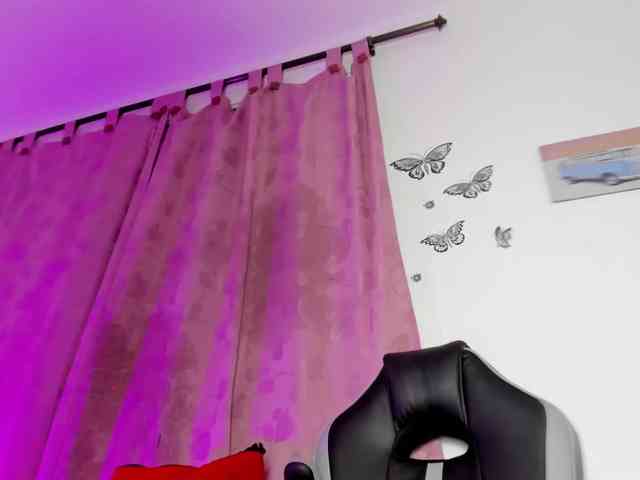 Roxxana-cute webcam