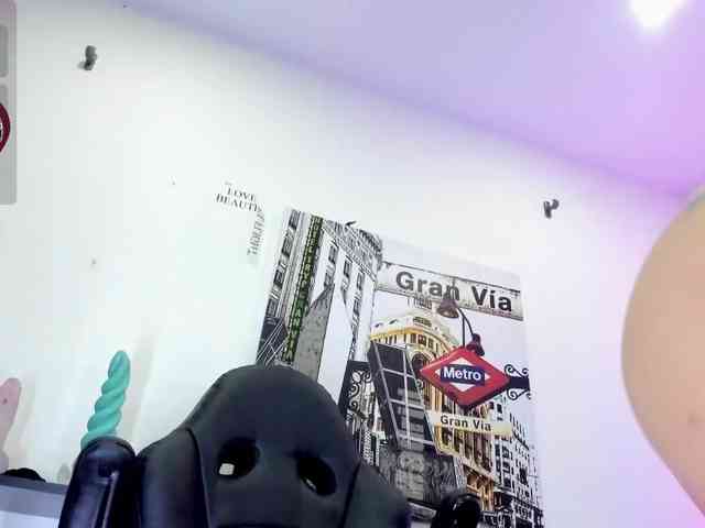 Roxxana-cute webcam