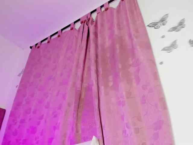Roxxana-cute webcam
