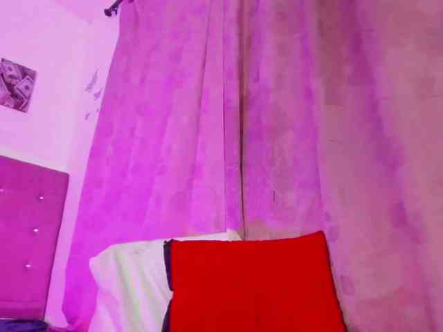 Roxxana-cute webcam