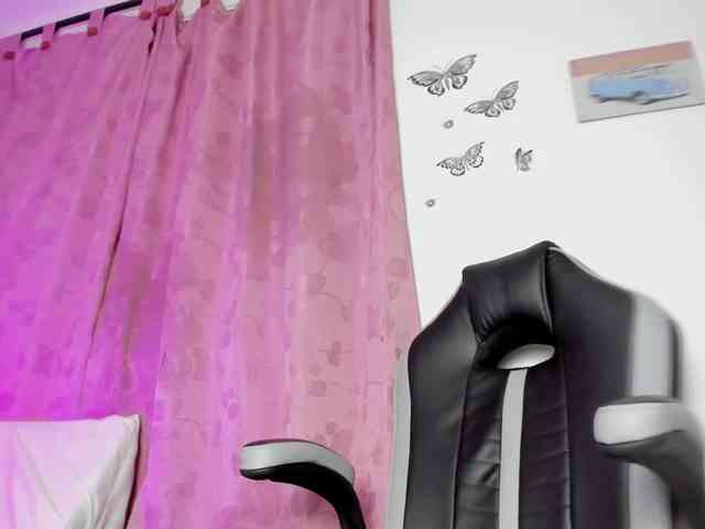 Roxxana-cute webcam